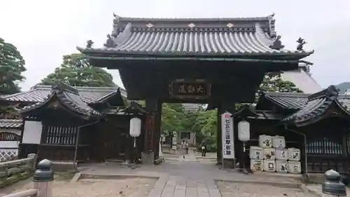 善光寺大勧進の山門