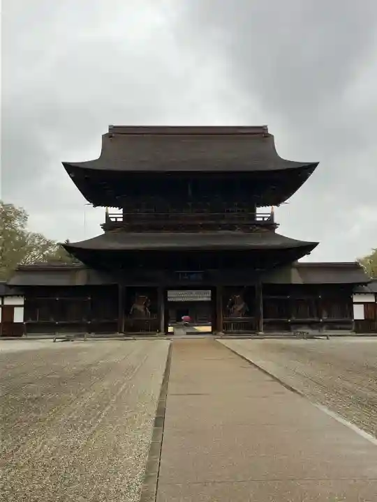 瑞龍寺の{uncategorized: "未分類", other: "その他", undefined: "問題あり", building: "その他建物", grave: "お墓", sacred_gate: "鳥居", guardian: "狛犬", statue: "像", buddha: "仏像", history: "歴史", nature: "自然", garden: "庭園", animal: "動物", pagoda: "塔", temizu: "手水舎", mountain_gate: "山門・神門", sanctuary: "本殿・本堂", subordinate: "末社・摂社", art: "芸術", scenery: "景色", jizo: "地蔵", ema: "絵馬", goshuin: "御朱印", omikuji: "おみくじ", items: "授与品その他", amulet: "お守り", goshuincho: "御朱印帳", eats: "食事", festival: "お祭り", votive_dance: "神楽", shichigosan: "七五三参", wedding: "結婚式", experience: "体験その他", initially: "初詣", around: "周辺", anti_infection: "感染症対策"}
