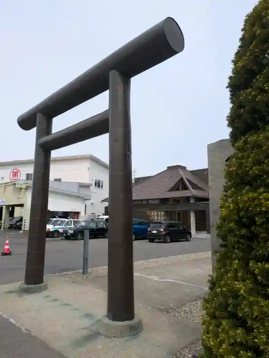 亀田龍神社の{uncategorized: "未分類", other: "その他", undefined: "問題あり", building: "その他建物", grave: "お墓", sacred_gate: "鳥居", guardian: "狛犬", statue: "像", buddha: "仏像", history: "歴史", nature: "自然", garden: "庭園", animal: "動物", pagoda: "塔", temizu: "手水舎", mountain_gate: "山門・神門", sanctuary: "本殿・本堂", subordinate: "末社・摂社", art: "芸術", scenery: "景色", jizo: "地蔵", ema: "絵馬", goshuin: "御朱印", omikuji: "おみくじ", items: "授与品その他", amulet: "お守り", goshuincho: "御朱印帳", eats: "食事", festival: "お祭り", votive_dance: "神楽", shichigosan: "七五三参", wedding: "結婚式", experience: "体験その他", initially: "初詣", around: "周辺", anti_infection: "感染症対策"}
