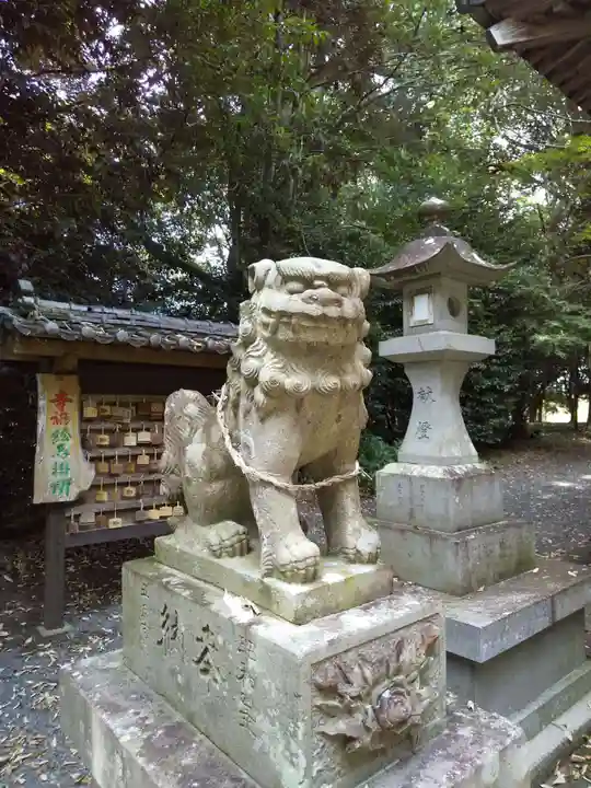 岡留熊野座神社の狛犬