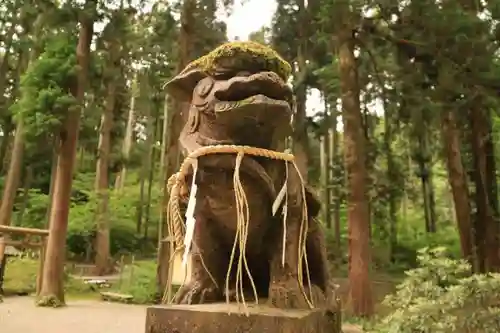 御岩神社の狛犬