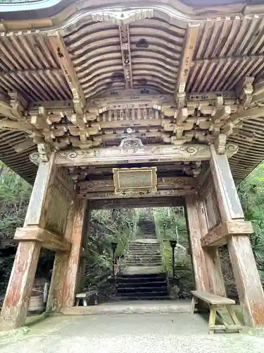 岩屋寺の山門