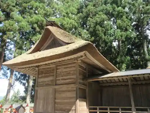 白山神社の本殿