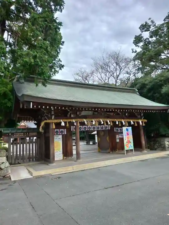 砥鹿神社(里宮)の山門・神門