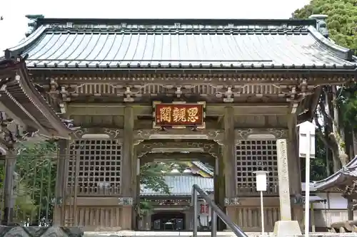身延山奥之院思親閣の山門・神門