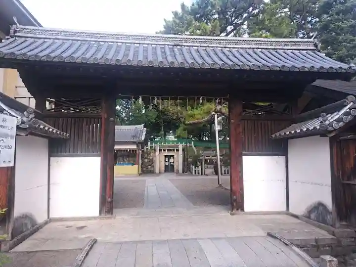 茨木神社の山門・神門