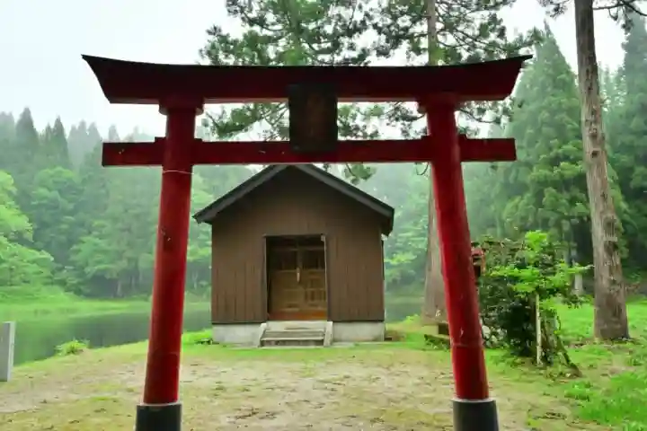郡殿の池弁財天社(新潟県)
