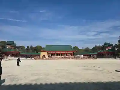 平安神宮の{uncategorized: "未分類", other: "その他", undefined: "問題あり", building: "その他建物", grave: "お墓", sacred_gate: "鳥居", guardian: "狛犬", statue: "像", buddha: "仏像", history: "歴史", nature: "自然", garden: "庭園", animal: "動物", pagoda: "塔", temizu: "手水舎", mountain_gate: "山門・神門", sanctuary: "本殿・本堂", subordinate: "末社・摂社", art: "芸術", scenery: "景色", jizo: "地蔵", ema: "絵馬", goshuin: "御朱印", omikuji: "おみくじ", items: "授与品その他", amulet: "お守り", goshuincho: "御朱印帳", eats: "食事", festival: "お祭り", votive_dance: "神楽", shichigosan: "七五三参", wedding: "結婚式", experience: "体験その他", initially: "初詣", around: "周辺", anti_infection: "感染症対策"}