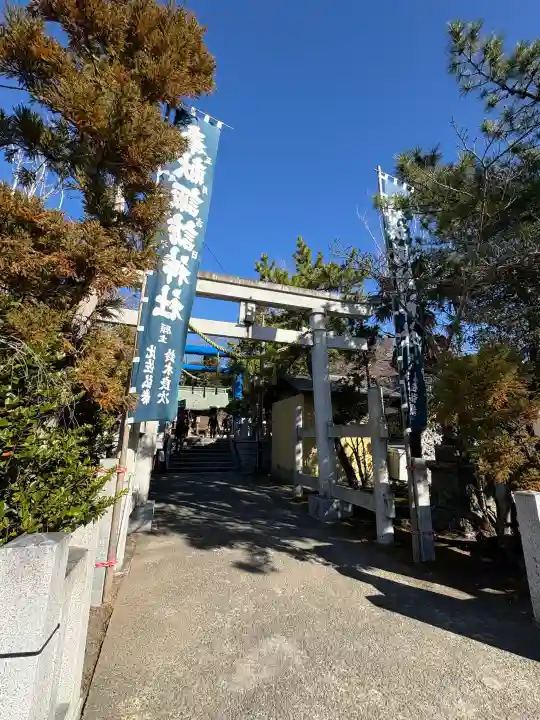 小名浜諏訪神社 ~海の鎮守様~の{uncategorized: "未分類", other: "その他", undefined: "問題あり", building: "その他建物", grave: "お墓", sacred_gate: "鳥居", guardian: "狛犬", statue: "像", buddha: "仏像", history: "歴史", nature: "自然", garden: "庭園", animal: "動物", pagoda: "塔", temizu: "手水舎", mountain_gate: "山門・神門", sanctuary: "本殿・本堂", subordinate: "末社・摂社", art: "芸術", scenery: "景色", jizo: "地蔵", ema: "絵馬", goshuin: "御朱印", omikuji: "おみくじ", items: "授与品その他", amulet: "お守り", goshuincho: "御朱印帳", eats: "食事", festival: "お祭り", votive_dance: "神楽", shichigosan: "七五三参", wedding: "結婚式", experience: "体験その他", initially: "初詣", around: "周辺", anti_infection: "感染症対策"}