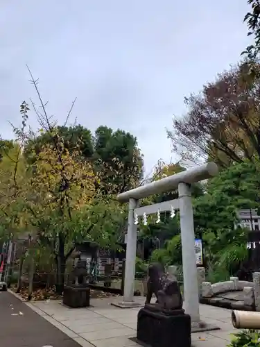 鳩森八幡神社の鳥居