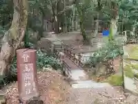 高龗神社の{uncategorized: "未分類", other: "その他", undefined: "問題あり", building: "その他建物", grave: "お墓", sacred_gate: "鳥居", guardian: "狛犬", statue: "像", buddha: "仏像", history: "歴史", nature: "自然", garden: "庭園", animal: "動物", pagoda: "塔", temizu: "手水舎", mountain_gate: "山門・神門", sanctuary: "本殿・本堂", subordinate: "末社・摂社", art: "芸術", scenery: "景色", jizo: "地蔵", ema: "絵馬", goshuin: "御朱印", omikuji: "おみくじ", items: "授与品その他", amulet: "お守り", goshuincho: "御朱印帳", eats: "食事", festival: "お祭り", votive_dance: "神楽", shichigosan: "七五三参", wedding: "結婚式", experience: "体験その他", initially: "初詣", around: "周辺", anti_infection: "感染症対策"}
