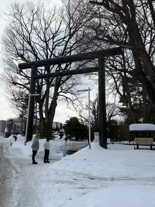 月寒神社の{uncategorized: "未分類", other: "その他", undefined: "問題あり", building: "その他建物", grave: "お墓", sacred_gate: "鳥居", guardian: "狛犬", statue: "像", buddha: "仏像", history: "歴史", nature: "自然", garden: "庭園", animal: "動物", pagoda: "塔", temizu: "手水舎", mountain_gate: "山門・神門", sanctuary: "本殿・本堂", subordinate: "末社・摂社", art: "芸術", scenery: "景色", jizo: "地蔵", ema: "絵馬", goshuin: "御朱印", omikuji: "おみくじ", items: "授与品その他", amulet: "お守り", goshuincho: "御朱印帳", eats: "食事", festival: "お祭り", votive_dance: "神楽", shichigosan: "七五三参", wedding: "結婚式", experience: "体験その他", initially: "初詣", around: "周辺", anti_infection: "感染症対策"}