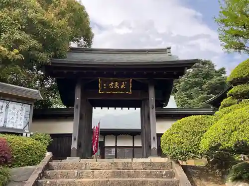 玉泉寺の山門