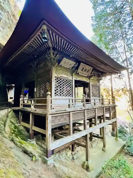 秩父札所三十二番 法性寺の{uncategorized: "未分類", other: "その他", undefined: "問題あり", building: "その他建物", grave: "お墓", sacred_gate: "鳥居", guardian: "狛犬", statue: "像", buddha: "仏像", history: "歴史", nature: "自然", garden: "庭園", animal: "動物", pagoda: "塔", temizu: "手水舎", mountain_gate: "山門・神門", sanctuary: "本殿・本堂", subordinate: "末社・摂社", art: "芸術", scenery: "景色", jizo: "地蔵", ema: "絵馬", goshuin: "御朱印", omikuji: "おみくじ", items: "授与品その他", amulet: "お守り", goshuincho: "御朱印帳", eats: "食事", festival: "お祭り", votive_dance: "神楽", shichigosan: "七五三参", wedding: "結婚式", experience: "体験その他", initially: "初詣", around: "周辺", anti_infection: "感染症対策"}