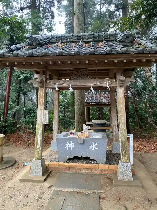 日吉神社の{uncategorized: "未分類", other: "その他", undefined: "問題あり", building: "その他建物", grave: "お墓", sacred_gate: "鳥居", guardian: "狛犬", statue: "像", buddha: "仏像", history: "歴史", nature: "自然", garden: "庭園", animal: "動物", pagoda: "塔", temizu: "手水舎", mountain_gate: "山門・神門", sanctuary: "本殿・本堂", subordinate: "末社・摂社", art: "芸術", scenery: "景色", jizo: "地蔵", ema: "絵馬", goshuin: "御朱印", omikuji: "おみくじ", items: "授与品その他", amulet: "お守り", goshuincho: "御朱印帳", eats: "食事", festival: "お祭り", votive_dance: "神楽", shichigosan: "七五三参", wedding: "結婚式", experience: "体験その他", initially: "初詣", around: "周辺", anti_infection: "感染症対策"}