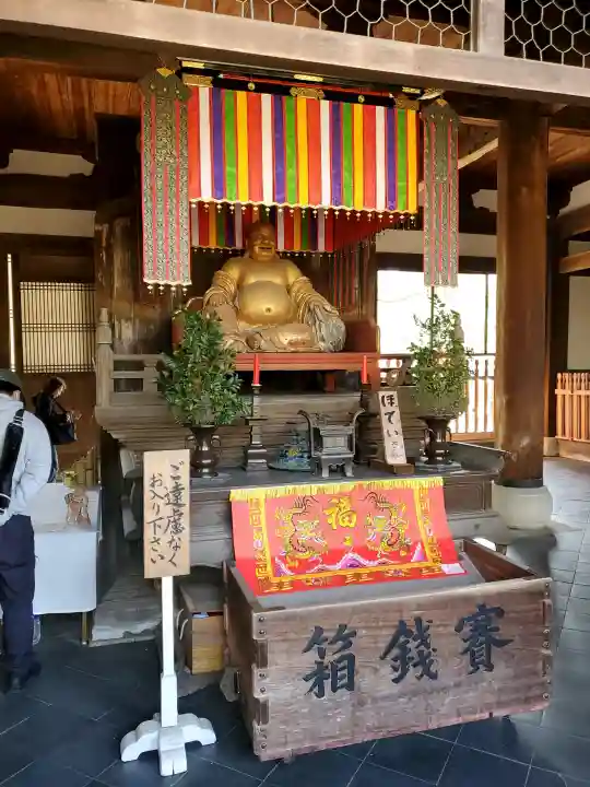 萬福寺の{uncategorized: "未分類", other: "その他", undefined: "問題あり", building: "その他建物", grave: "お墓", sacred_gate: "鳥居", guardian: "狛犬", statue: "像", buddha: "仏像", history: "歴史", nature: "自然", garden: "庭園", animal: "動物", pagoda: "塔", temizu: "手水舎", mountain_gate: "山門・神門", sanctuary: "本殿・本堂", subordinate: "末社・摂社", art: "芸術", scenery: "景色", jizo: "地蔵", ema: "絵馬", goshuin: "御朱印", omikuji: "おみくじ", items: "授与品その他", amulet: "お守り", goshuincho: "御朱印帳", eats: "食事", festival: "お祭り", votive_dance: "神楽", shichigosan: "七五三参", wedding: "結婚式", experience: "体験その他", initially: "初詣", around: "周辺", anti_infection: "感染症対策"}
