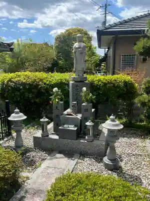 大師寺の{uncategorized: "未分類", other: "その他", undefined: "問題あり", building: "その他建物", grave: "お墓", sacred_gate: "鳥居", guardian: "狛犬", statue: "像", buddha: "仏像", history: "歴史", nature: "自然", garden: "庭園", animal: "動物", pagoda: "塔", temizu: "手水舎", mountain_gate: "山門・神門", sanctuary: "本殿・本堂", subordinate: "末社・摂社", art: "芸術", scenery: "景色", jizo: "地蔵", ema: "絵馬", goshuin: "御朱印", omikuji: "おみくじ", items: "授与品その他", amulet: "お守り", goshuincho: "御朱印帳", eats: "食事", festival: "お祭り", votive_dance: "神楽", shichigosan: "七五三参", wedding: "結婚式", experience: "体験その他", initially: "初詣", around: "周辺", anti_infection: "感染症対策"}