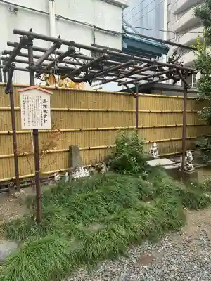 猿江神社の{uncategorized: "未分類", other: "その他", undefined: "問題あり", building: "その他建物", grave: "お墓", sacred_gate: "鳥居", guardian: "狛犬", statue: "像", buddha: "仏像", history: "歴史", nature: "自然", garden: "庭園", animal: "動物", pagoda: "塔", temizu: "手水舎", mountain_gate: "山門・神門", sanctuary: "本殿・本堂", subordinate: "末社・摂社", art: "芸術", scenery: "景色", jizo: "地蔵", ema: "絵馬", goshuin: "御朱印", omikuji: "おみくじ", items: "授与品その他", amulet: "お守り", goshuincho: "御朱印帳", eats: "食事", festival: "お祭り", votive_dance: "神楽", shichigosan: "七五三参", wedding: "結婚式", experience: "体験その他", initially: "初詣", around: "周辺", anti_infection: "感染症対策"}