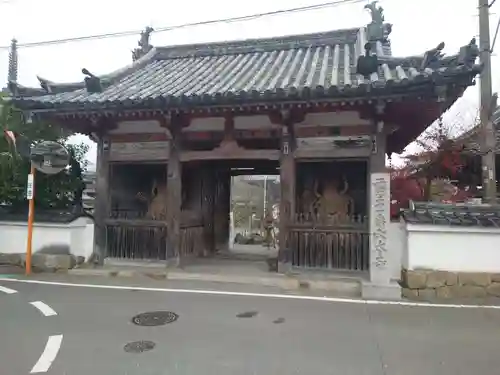 穴太寺の山門