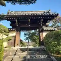 光遍寺の山門・神門