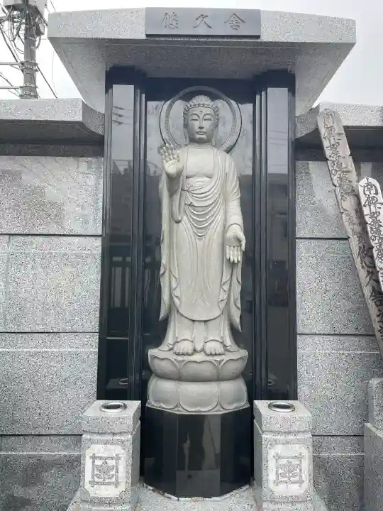 本光寺の{uncategorized: "未分類", other: "その他", undefined: "問題あり", building: "その他建物", grave: "お墓", sacred_gate: "鳥居", guardian: "狛犬", statue: "像", buddha: "仏像", history: "歴史", nature: "自然", garden: "庭園", animal: "動物", pagoda: "塔", temizu: "手水舎", mountain_gate: "山門・神門", sanctuary: "本殿・本堂", subordinate: "末社・摂社", art: "芸術", scenery: "景色", jizo: "地蔵", ema: "絵馬", goshuin: "御朱印", omikuji: "おみくじ", items: "授与品その他", amulet: "お守り", goshuincho: "御朱印帳", eats: "食事", festival: "お祭り", votive_dance: "神楽", shichigosan: "七五三参", wedding: "結婚式", experience: "体験その他", initially: "初詣", around: "周辺", anti_infection: "感染症対策"}