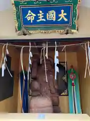 須賀神社の像