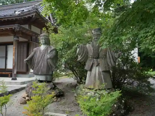 冨士御室浅間神社の像