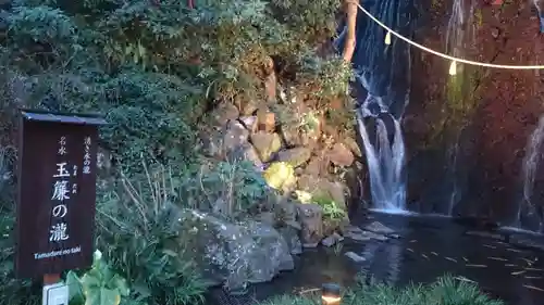 玉簾神社の庭園