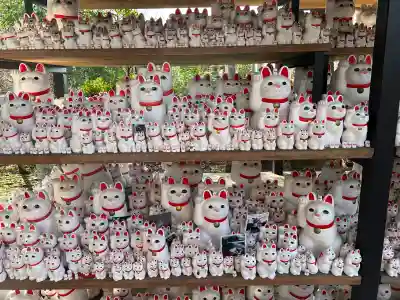 豪徳寺の{uncategorized: "未分類", other: "その他", undefined: "問題あり", building: "その他建物", grave: "お墓", sacred_gate: "鳥居", guardian: "狛犬", statue: "像", buddha: "仏像", history: "歴史", nature: "自然", garden: "庭園", animal: "動物", pagoda: "塔", temizu: "手水舎", mountain_gate: "山門・神門", sanctuary: "本殿・本堂", subordinate: "末社・摂社", art: "芸術", scenery: "景色", jizo: "地蔵", ema: "絵馬", goshuin: "御朱印", omikuji: "おみくじ", items: "授与品その他", amulet: "お守り", goshuincho: "御朱印帳", eats: "食事", festival: "お祭り", votive_dance: "神楽", shichigosan: "七五三参", wedding: "結婚式", experience: "体験その他", initially: "初詣", around: "周辺", anti_infection: "感染症対策"}