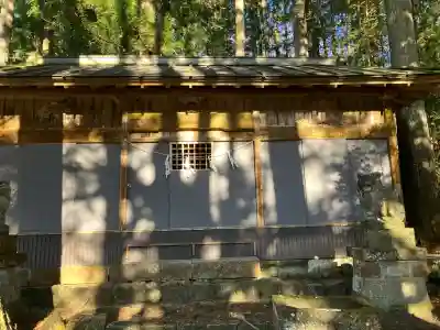 入粟野日光神社の{uncategorized: "未分類", other: "その他", undefined: "問題あり", building: "その他建物", grave: "お墓", sacred_gate: "鳥居", guardian: "狛犬", statue: "像", buddha: "仏像", history: "歴史", nature: "自然", garden: "庭園", animal: "動物", pagoda: "塔", temizu: "手水舎", mountain_gate: "山門・神門", sanctuary: "本殿・本堂", subordinate: "末社・摂社", art: "芸術", scenery: "景色", jizo: "地蔵", ema: "絵馬", goshuin: "御朱印", omikuji: "おみくじ", items: "授与品その他", amulet: "お守り", goshuincho: "御朱印帳", eats: "食事", festival: "お祭り", votive_dance: "神楽", shichigosan: "七五三参", wedding: "結婚式", experience: "体験その他", initially: "初詣", around: "周辺", anti_infection: "感染症対策"}