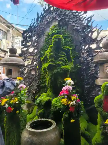 法善寺の{uncategorized: "未分類", other: "その他", undefined: "問題あり", building: "その他建物", grave: "お墓", sacred_gate: "鳥居", guardian: "狛犬", statue: "像", buddha: "仏像", history: "歴史", nature: "自然", garden: "庭園", animal: "動物", pagoda: "塔", temizu: "手水舎", mountain_gate: "山門・神門", sanctuary: "本殿・本堂", subordinate: "末社・摂社", art: "芸術", scenery: "景色", jizo: "地蔵", ema: "絵馬", goshuin: "御朱印", omikuji: "おみくじ", items: "授与品その他", amulet: "お守り", goshuincho: "御朱印帳", eats: "食事", festival: "お祭り", votive_dance: "神楽", shichigosan: "七五三参", wedding: "結婚式", experience: "体験その他", initially: "初詣", around: "周辺", anti_infection: "感染症対策"}