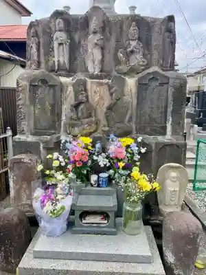 本成寺の{uncategorized: "未分類", other: "その他", undefined: "問題あり", building: "その他建物", grave: "お墓", sacred_gate: "鳥居", guardian: "狛犬", statue: "像", buddha: "仏像", history: "歴史", nature: "自然", garden: "庭園", animal: "動物", pagoda: "塔", temizu: "手水舎", mountain_gate: "山門・神門", sanctuary: "本殿・本堂", subordinate: "末社・摂社", art: "芸術", scenery: "景色", jizo: "地蔵", ema: "絵馬", goshuin: "御朱印", omikuji: "おみくじ", items: "授与品その他", amulet: "お守り", goshuincho: "御朱印帳", eats: "食事", festival: "お祭り", votive_dance: "神楽", shichigosan: "七五三参", wedding: "結婚式", experience: "体験その他", initially: "初詣", around: "周辺", anti_infection: "感染症対策"}