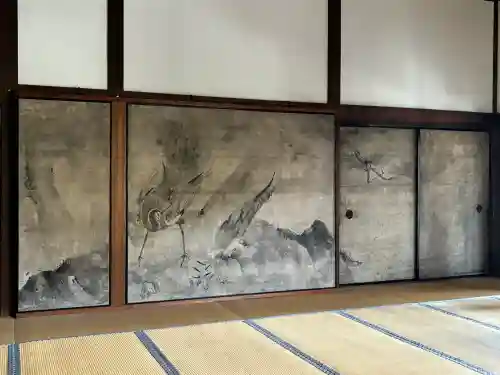 建仁寺（建仁禅寺）の{uncategorized: "未分類", other: "その他", undefined: "問題あり", building: "その他建物", grave: "お墓", sacred_gate: "鳥居", guardian: "狛犬", statue: "像", buddha: "仏像", history: "歴史", nature: "自然", garden: "庭園", animal: "動物", pagoda: "塔", temizu: "手水舎", mountain_gate: "山門・神門", sanctuary: "本殿・本堂", subordinate: "末社・摂社", art: "芸術", scenery: "景色", jizo: "地蔵", ema: "絵馬", goshuin: "御朱印", omikuji: "おみくじ", items: "授与品その他", amulet: "お守り", goshuincho: "御朱印帳", eats: "食事", festival: "お祭り", votive_dance: "神楽", shichigosan: "七五三参", wedding: "結婚式", experience: "体験その他", initially: "初詣", around: "周辺", anti_infection: "感染症対策"}