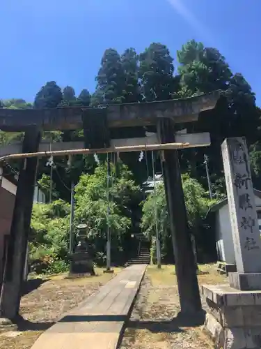 新羅神社の鳥居