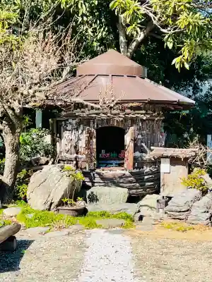 西光寺の{uncategorized: "未分類", other: "その他", undefined: "問題あり", building: "その他建物", grave: "お墓", sacred_gate: "鳥居", guardian: "狛犬", statue: "像", buddha: "仏像", history: "歴史", nature: "自然", garden: "庭園", animal: "動物", pagoda: "塔", temizu: "手水舎", mountain_gate: "山門・神門", sanctuary: "本殿・本堂", subordinate: "末社・摂社", art: "芸術", scenery: "景色", jizo: "地蔵", ema: "絵馬", goshuin: "御朱印", omikuji: "おみくじ", items: "授与品その他", amulet: "お守り", goshuincho: "御朱印帳", eats: "食事", festival: "お祭り", votive_dance: "神楽", shichigosan: "七五三参", wedding: "結婚式", experience: "体験その他", initially: "初詣", around: "周辺", anti_infection: "感染症対策"}