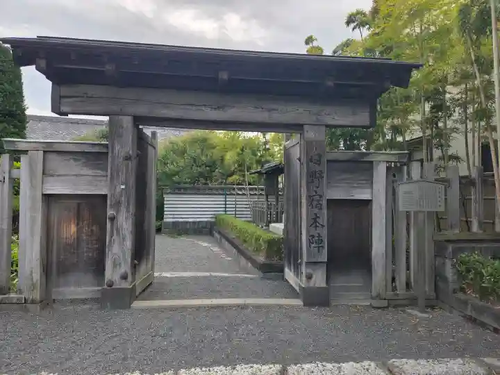 日野八坂神社の{uncategorized: "未分類", other: "その他", undefined: "問題あり", building: "その他建物", grave: "お墓", sacred_gate: "鳥居", guardian: "狛犬", statue: "像", buddha: "仏像", history: "歴史", nature: "自然", garden: "庭園", animal: "動物", pagoda: "塔", temizu: "手水舎", mountain_gate: "山門・神門", sanctuary: "本殿・本堂", subordinate: "末社・摂社", art: "芸術", scenery: "景色", jizo: "地蔵", ema: "絵馬", goshuin: "御朱印", omikuji: "おみくじ", items: "授与品その他", amulet: "お守り", goshuincho: "御朱印帳", eats: "食事", festival: "お祭り", votive_dance: "神楽", shichigosan: "七五三参", wedding: "結婚式", experience: "体験その他", initially: "初詣", around: "周辺", anti_infection: "感染症対策"}