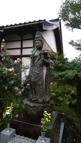 棟岳寺の像