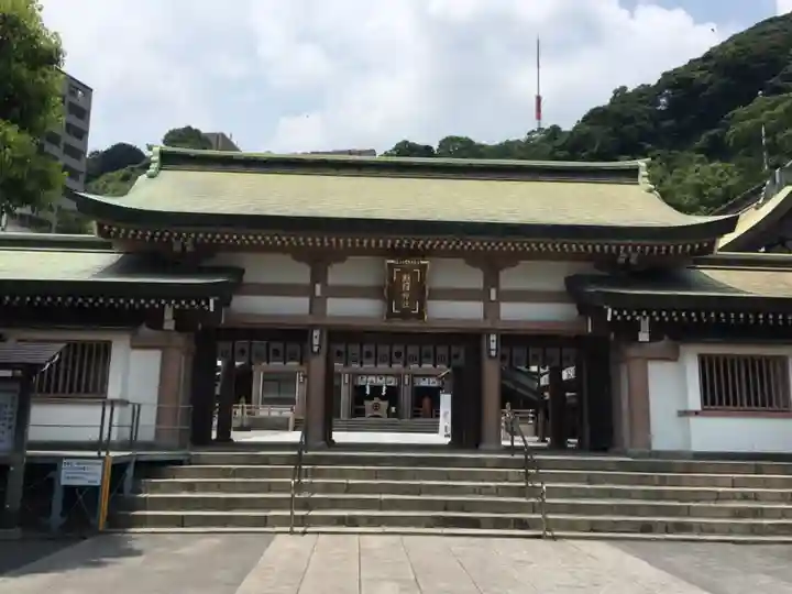 照國神社の山門・神門