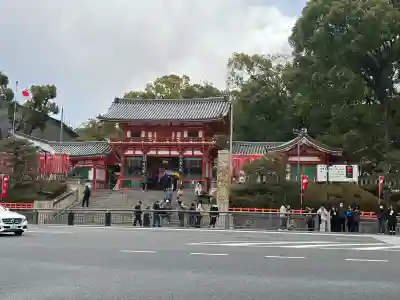 八坂神社(祇園さん)の{uncategorized: "未分類", other: "その他", undefined: "問題あり", building: "その他建物", grave: "お墓", sacred_gate: "鳥居", guardian: "狛犬", statue: "像", buddha: "仏像", history: "歴史", nature: "自然", garden: "庭園", animal: "動物", pagoda: "塔", temizu: "手水舎", mountain_gate: "山門・神門", sanctuary: "本殿・本堂", subordinate: "末社・摂社", art: "芸術", scenery: "景色", jizo: "地蔵", ema: "絵馬", goshuin: "御朱印", omikuji: "おみくじ", items: "授与品その他", amulet: "お守り", goshuincho: "御朱印帳", eats: "食事", festival: "お祭り", votive_dance: "神楽", shichigosan: "七五三参", wedding: "結婚式", experience: "体験その他", initially: "初詣", around: "周辺", anti_infection: "感染症対策"}