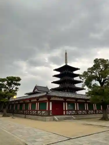 四天王寺の{uncategorized: "未分類", other: "その他", undefined: "問題あり", building: "その他建物", grave: "お墓", sacred_gate: "鳥居", guardian: "狛犬", statue: "像", buddha: "仏像", history: "歴史", nature: "自然", garden: "庭園", animal: "動物", pagoda: "塔", temizu: "手水舎", mountain_gate: "山門・神門", sanctuary: "本殿・本堂", subordinate: "末社・摂社", art: "芸術", scenery: "景色", jizo: "地蔵", ema: "絵馬", goshuin: "御朱印", omikuji: "おみくじ", items: "授与品その他", amulet: "お守り", goshuincho: "御朱印帳", eats: "食事", festival: "お祭り", votive_dance: "神楽", shichigosan: "七五三参", wedding: "結婚式", experience: "体験その他", initially: "初詣", around: "周辺", anti_infection: "感染症対策"}