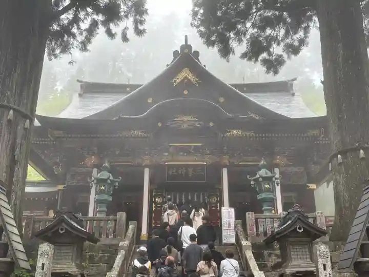 三峯神社の{uncategorized: "未分類", other: "その他", undefined: "問題あり", building: "その他建物", grave: "お墓", sacred_gate: "鳥居", guardian: "狛犬", statue: "像", buddha: "仏像", history: "歴史", nature: "自然", garden: "庭園", animal: "動物", pagoda: "塔", temizu: "手水舎", mountain_gate: "山門・神門", sanctuary: "本殿・本堂", subordinate: "末社・摂社", art: "芸術", scenery: "景色", jizo: "地蔵", ema: "絵馬", goshuin: "御朱印", omikuji: "おみくじ", items: "授与品その他", amulet: "お守り", goshuincho: "御朱印帳", eats: "食事", festival: "お祭り", votive_dance: "神楽", shichigosan: "七五三参", wedding: "結婚式", experience: "体験その他", initially: "初詣", around: "周辺", anti_infection: "感染症対策"}