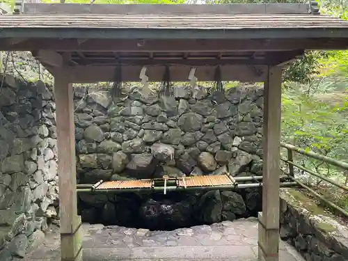 猿丸神社の手水舎