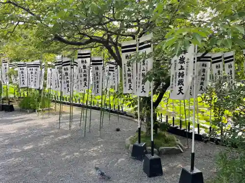 旗上弁財天社の庭園