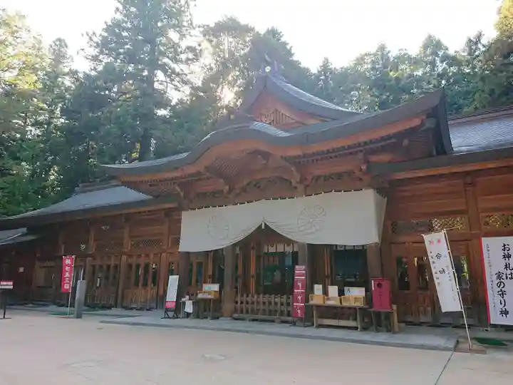穂高神社本宮の本殿・本堂