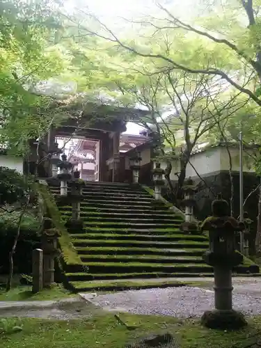 瑠璃寺の山門