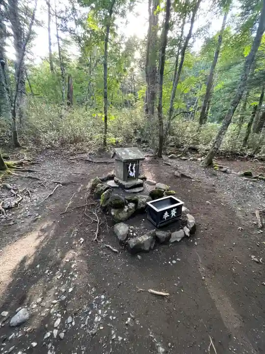 新屋山神社奥宮(山梨県)
