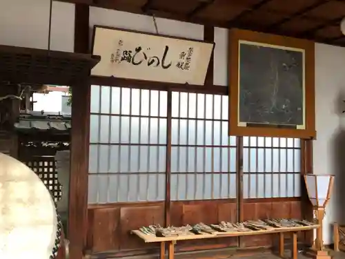 大神神社（粟殿）の本殿