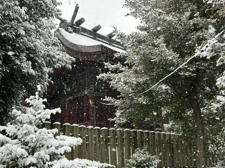 濃飛護國神社の{uncategorized: "未分類", other: "その他", undefined: "問題あり", building: "その他建物", grave: "お墓", sacred_gate: "鳥居", guardian: "狛犬", statue: "像", buddha: "仏像", history: "歴史", nature: "自然", garden: "庭園", animal: "動物", pagoda: "塔", temizu: "手水舎", mountain_gate: "山門・神門", sanctuary: "本殿・本堂", subordinate: "末社・摂社", art: "芸術", scenery: "景色", jizo: "地蔵", ema: "絵馬", goshuin: "御朱印", omikuji: "おみくじ", items: "授与品その他", amulet: "お守り", goshuincho: "御朱印帳", eats: "食事", festival: "お祭り", votive_dance: "神楽", shichigosan: "七五三参", wedding: "結婚式", experience: "体験その他", initially: "初詣", around: "周辺", anti_infection: "感染症対策"}
