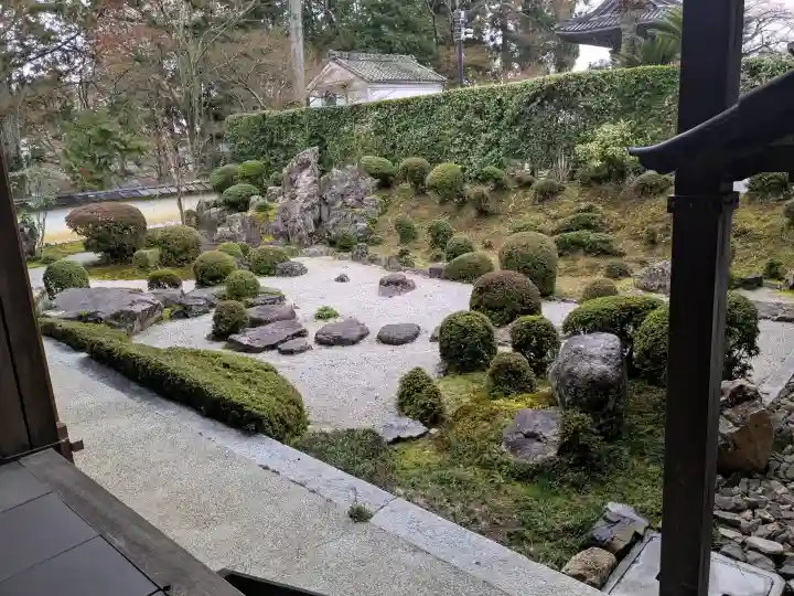 西教寺の{uncategorized: "未分類", other: "その他", undefined: "問題あり", building: "その他建物", grave: "お墓", sacred_gate: "鳥居", guardian: "狛犬", statue: "像", buddha: "仏像", history: "歴史", nature: "自然", garden: "庭園", animal: "動物", pagoda: "塔", temizu: "手水舎", mountain_gate: "山門・神門", sanctuary: "本殿・本堂", subordinate: "末社・摂社", art: "芸術", scenery: "景色", jizo: "地蔵", ema: "絵馬", goshuin: "御朱印", omikuji: "おみくじ", items: "授与品その他", amulet: "お守り", goshuincho: "御朱印帳", eats: "食事", festival: "お祭り", votive_dance: "神楽", shichigosan: "七五三参", wedding: "結婚式", experience: "体験その他", initially: "初詣", around: "周辺", anti_infection: "感染症対策"}