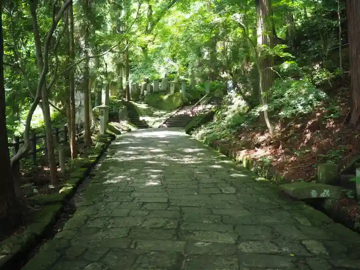 宝珠山 立石寺の{uncategorized: "未分類", other: "その他", undefined: "問題あり", building: "その他建物", grave: "お墓", sacred_gate: "鳥居", guardian: "狛犬", statue: "像", buddha: "仏像", history: "歴史", nature: "自然", garden: "庭園", animal: "動物", pagoda: "塔", temizu: "手水舎", mountain_gate: "山門・神門", sanctuary: "本殿・本堂", subordinate: "末社・摂社", art: "芸術", scenery: "景色", jizo: "地蔵", ema: "絵馬", goshuin: "御朱印", omikuji: "おみくじ", items: "授与品その他", amulet: "お守り", goshuincho: "御朱印帳", eats: "食事", festival: "お祭り", votive_dance: "神楽", shichigosan: "七五三参", wedding: "結婚式", experience: "体験その他", initially: "初詣", around: "周辺", anti_infection: "感染症対策"}